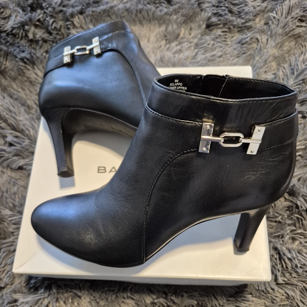 Bandolino Black Ankle Booties with Silver Accents Size 8M